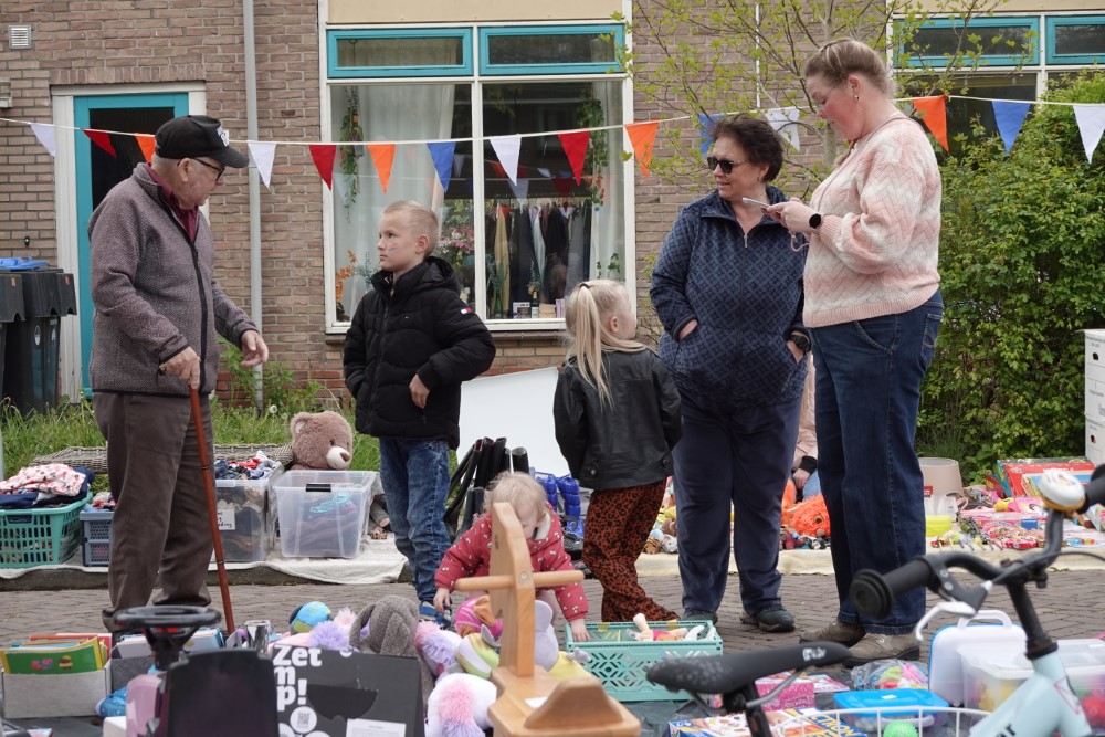 240427 Akkrum Koningsdag vrijmarkt 20  1000